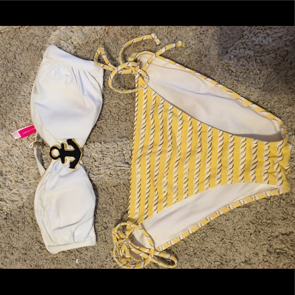 Victoria’s Secret bikini